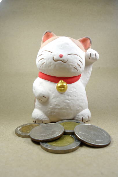 istock Maneki Neko Japanese lucky cat 672302114