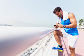 pause-machen-bevor-ich-wieder-mit-meinen-fitness-routinen-beginne.jpg?b=1&s=170x170&k=20&c=Cgcb2VJoOWQW7miasR2TWs33QFomPBlIR7RffbSlpbM=
