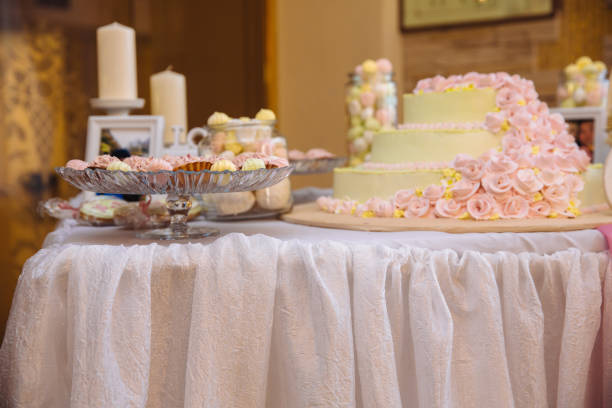 istock Wedding cake. Candy bar marshmallow on the table in a vase, macaroon, and cupcake, decor vanilla, handmade sweets 672347018