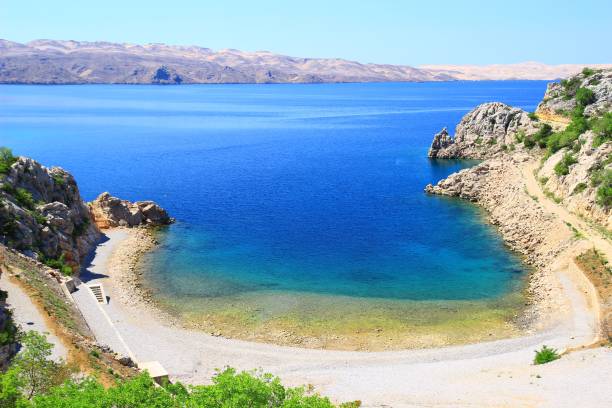 istock Sandy beach and blue sea in Karlobag, Croatia 672358358