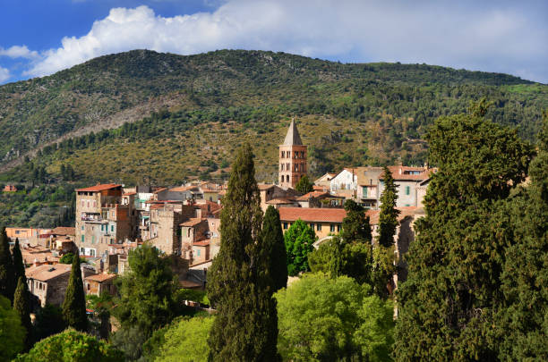 istock Tivoli city panorama 672358650