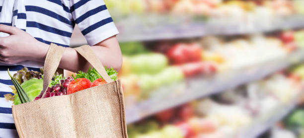 young woman are shopping in the supermarket - gunny sack imagens e fotografias de stock