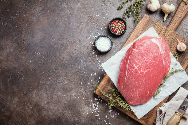 materia prima de la carne de vacuno - veal meat raw steak fotografías e imágenes de stock
