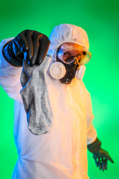 biotecnologia - radiation protection suit clean suit toxic waste biochemical warfare - fotografias e filmes do acervo