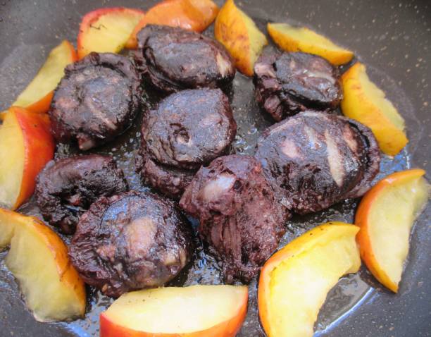 istock Black pork pudding - Catalan artisanal charcuterie 672430182