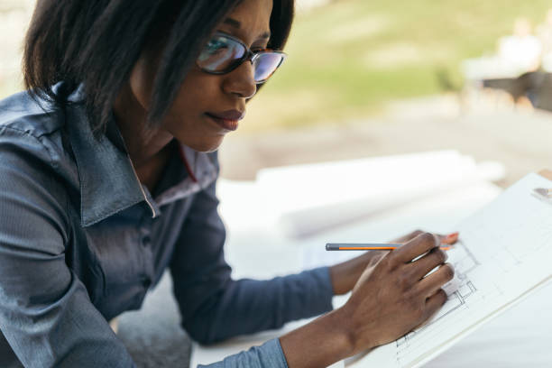 istock Business woman 672445884