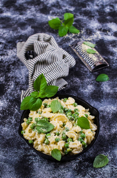 istock Pasta galletti with peas 672459756