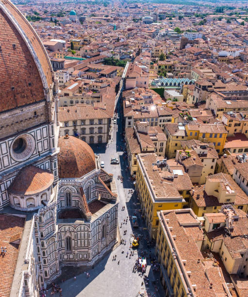 istock Top view of Florence Duomo 672479418