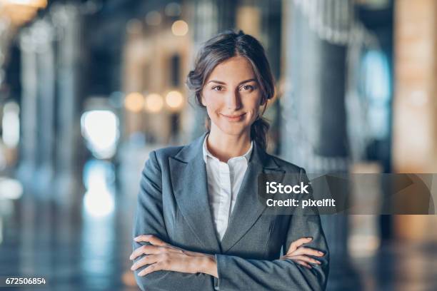 Erfolg Und Vertrauen Im Geschäft Stockfoto und mehr Bilder von Anwalt - Anwalt, Frauen, Eine Frau allein