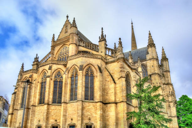 istock St. Michael basilica in Bordeaux, France 672511510