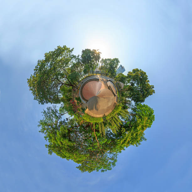 istock Circle Panorama of public park 672514470