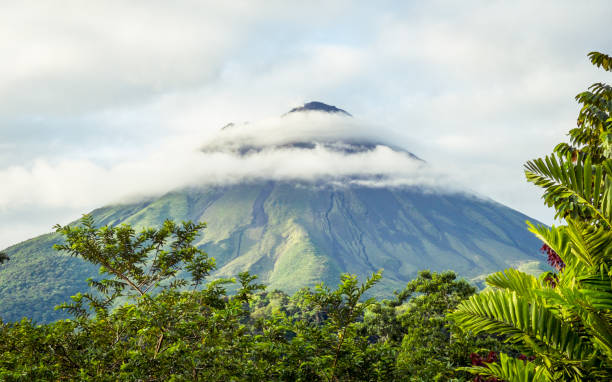 istock Arenal Volcano - Costa Rica 672585952