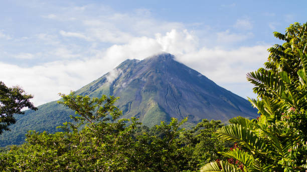 istock Arenal Volcano - Costa Rica 672585954