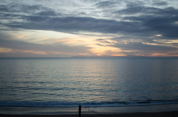 una giornata a laguna beach, california - all nighter foto e immagini stock