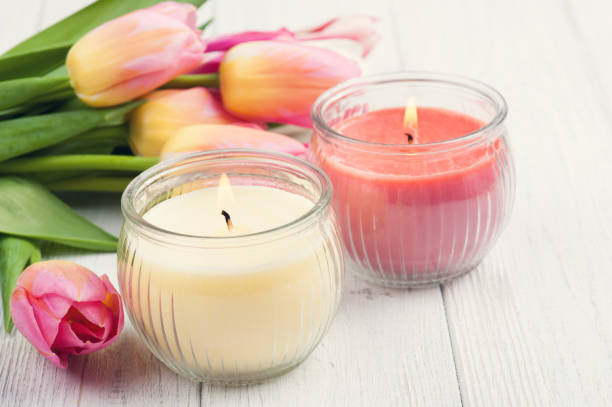 istock Yellow and pink aroma candles with tulips 672593192