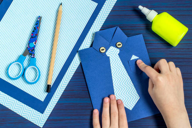 istock Creation greeting card for the Father's Day by the child. Step 9 672600540