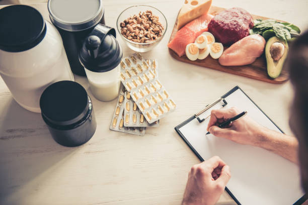 istock Man with sport nutrition 672630290