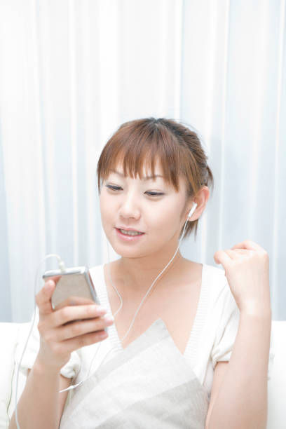 istock Women enjoy the music 672634164