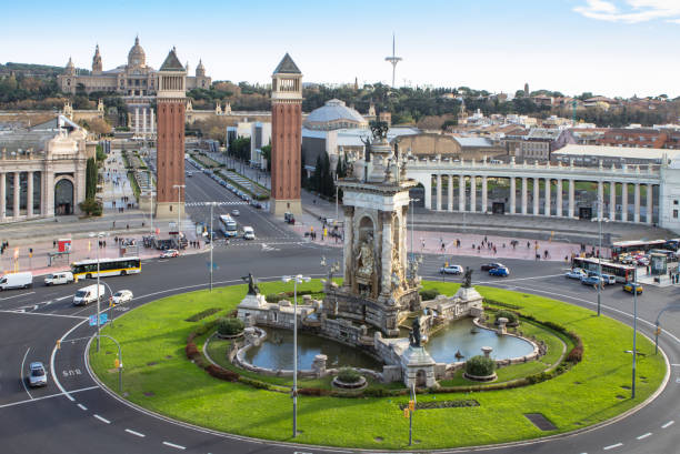 istock Espanya Square in Barcelona and National Palace 672648002