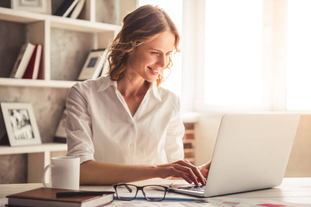 istock Beautiful business woman 672653746