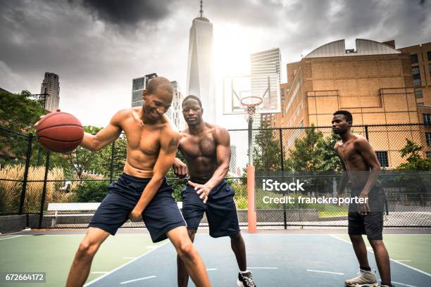Friends Playing Basketball In Nyc Stock Photo - Download Image Now -  Basketball - Ball, Basketball - Sport, Leisure Games - iStock