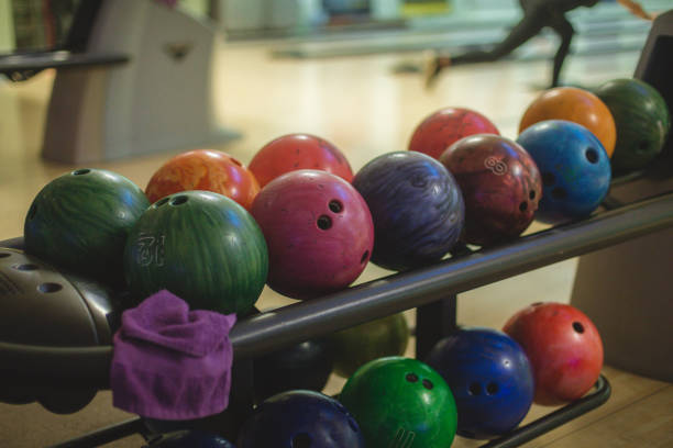 istock Colorful bowling balls in a shelve 672672326