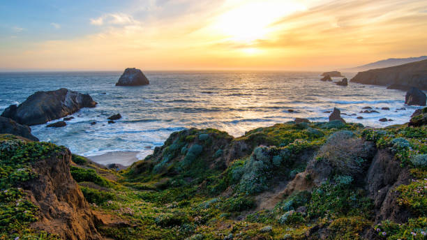 istock Vibrant Sunset over Peaceful Ocean Waves in a Cove 672717798