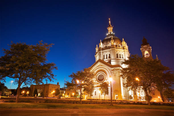 istock Cathedral of St. Paul 672729150
