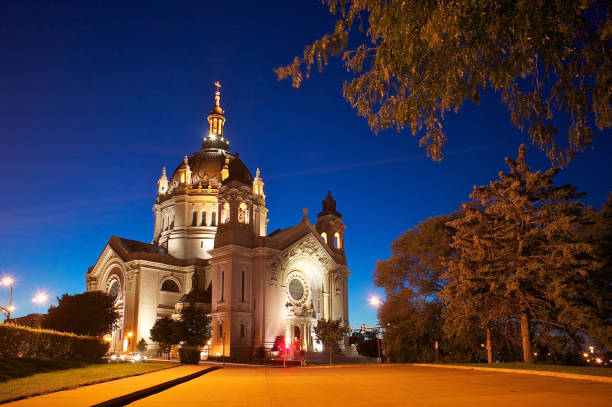 istock Cathedral of St. Paul 672729152