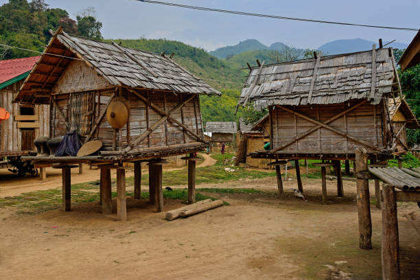 лаос - laos hut southeast asia shack стоковые фото и изображения