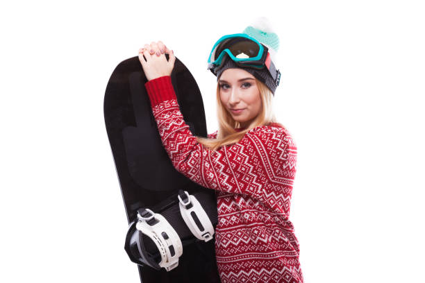 muito jovem em casa pulôver com snowboard - snowboarding snowboard teenager red - fotografias e filmes do acervo