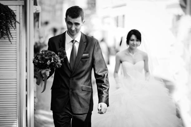istock Groom walk with bouquet in hand background bride 672778052