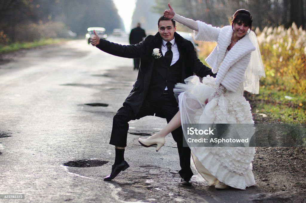 Funny Wedding Couple Stop The Car On The Road Stock Photo - Download Image  Now - Adult, Agricultural Field, Art - iStock