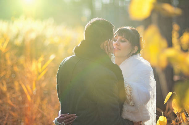 wedding couple on majestic yellow leaves wood on sunlights - silhouette kissing park sunset imagens e fotografias de stock