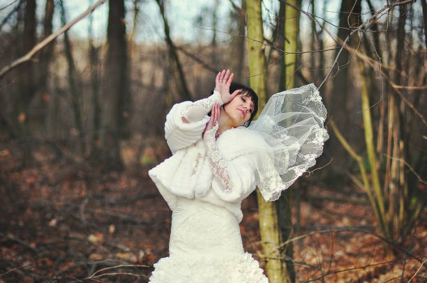 brunette bride with veil on wood - silhouette kissing park sunset imagens e fotografias de stock