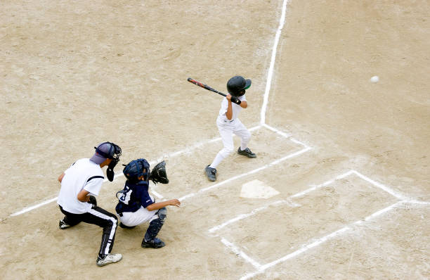 béisbol de los niños - campeonato deportivo juvenil fotografías e imágenes de stock