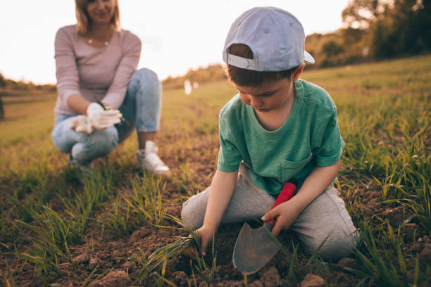 istock Gardening with my mom 672816664
