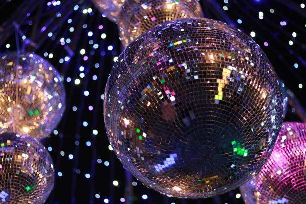 iluminación de bolas de espejo - eastern usa national holiday annual event celebration event fotografías e imágenes de stock