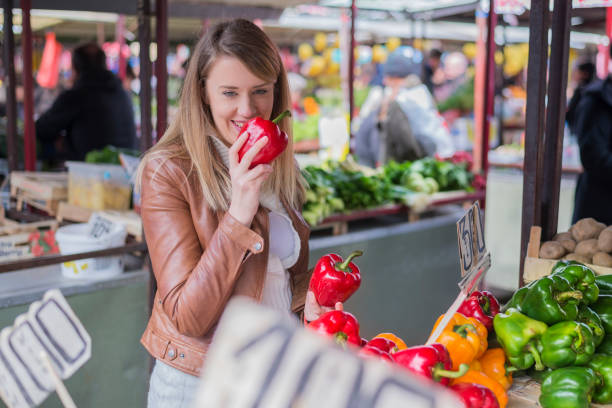 istock Young woman buying vegetable 672831064
