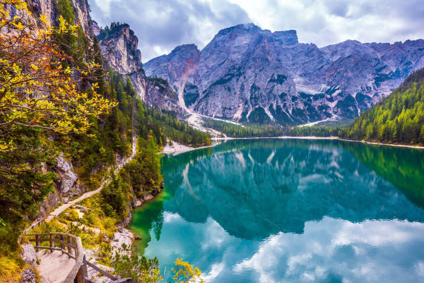 istock Magnificent lake Lago di Braies 672866126