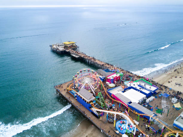 santa monica pier - santa monica pier city of los angeles los angeles county aerial view fotografías e imágenes de stock