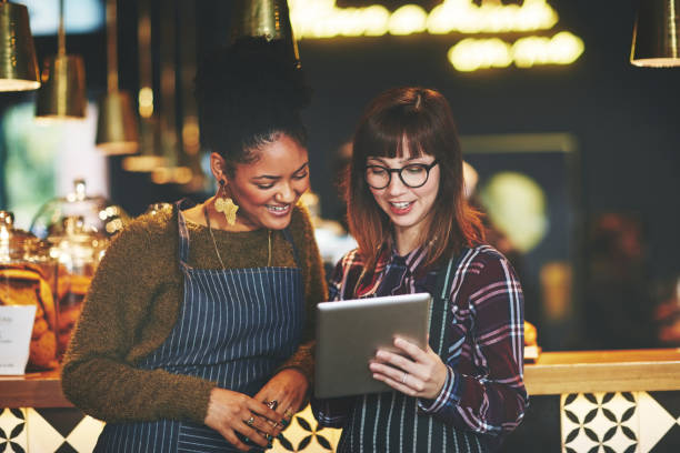 istock Marketing their cafe using good old social media 672924594