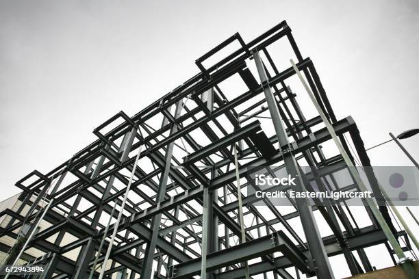 Estructura De Acero Del Sitio De Construcción Foto de stock y más banco de imágenes de Estructura física - Estructura física, Metal, Estructura de edificio