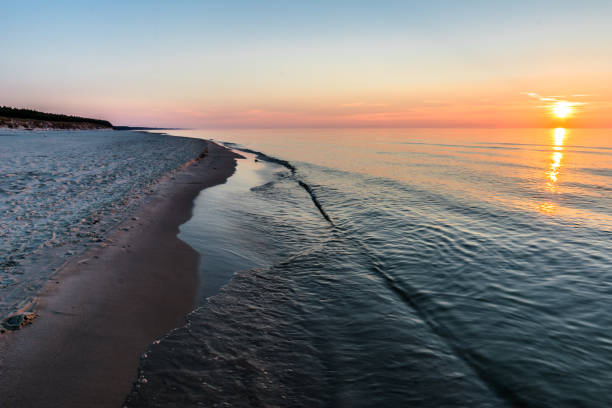 istock Sea sunset on the beach in the summer, landscape 672957326