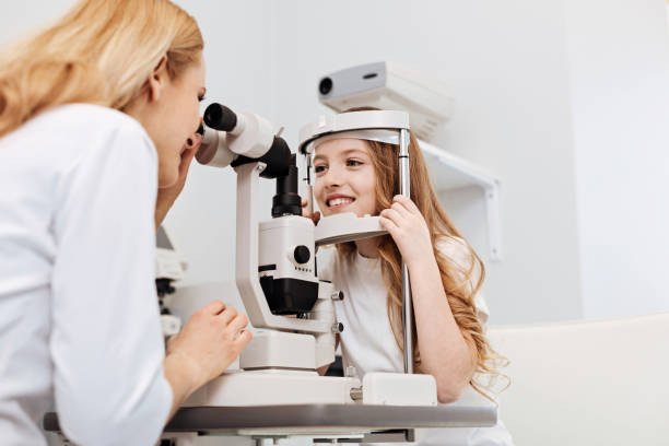 istock Professional ophthalmologist tracing pathology of the eye 672983916