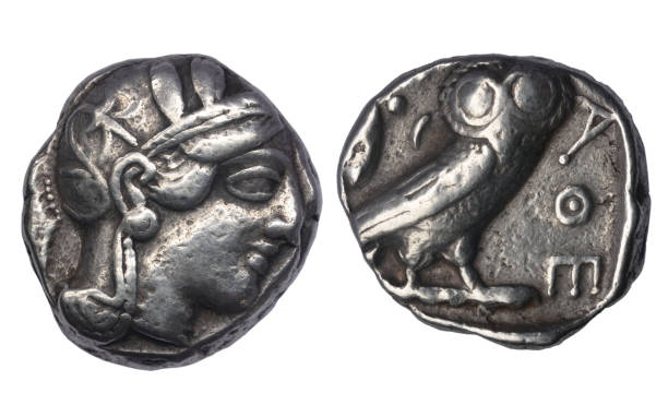 Tetradrachm of Athens, IV century BC"nFront: head of Pallas Athena"nReverse: Owl and legend ATHE (Athens) Tetradrachm of Athens, IV century BC"nFront: head of Pallas Athena"nReverse: Owl and legend ATHE (Athens) ancient coins of greece stock pictures, royalty-free photos & images