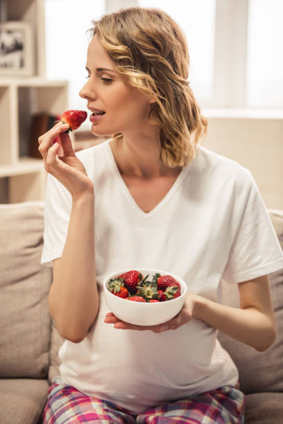 istock Pregnant woman at home 673016304