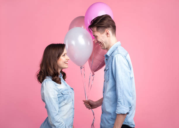 istock Side view of couple with balloons 673039646