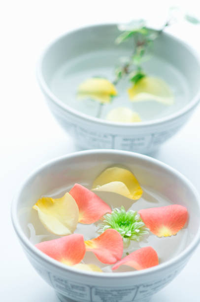 istock Cafe au lait Bowl with flower petals 673040150