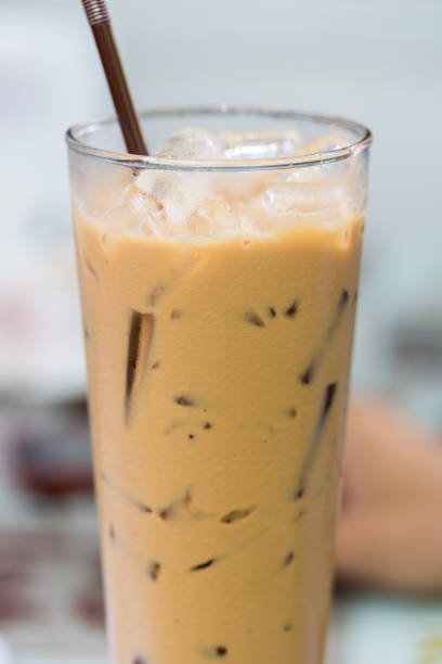 アイスコーヒーのクローズアップ - milk shake coffee latté cold ストックフォトと画像